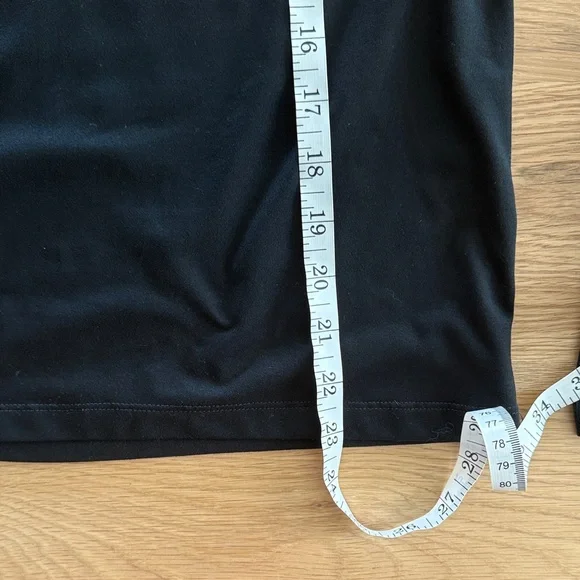 Nike Black Quarter-Zip Performance Top with White Swoosh - Picture 4 of 4